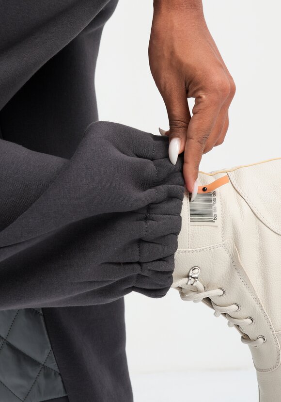 Брюки со вставками из стёганой ткани шир.  580, рис. 14