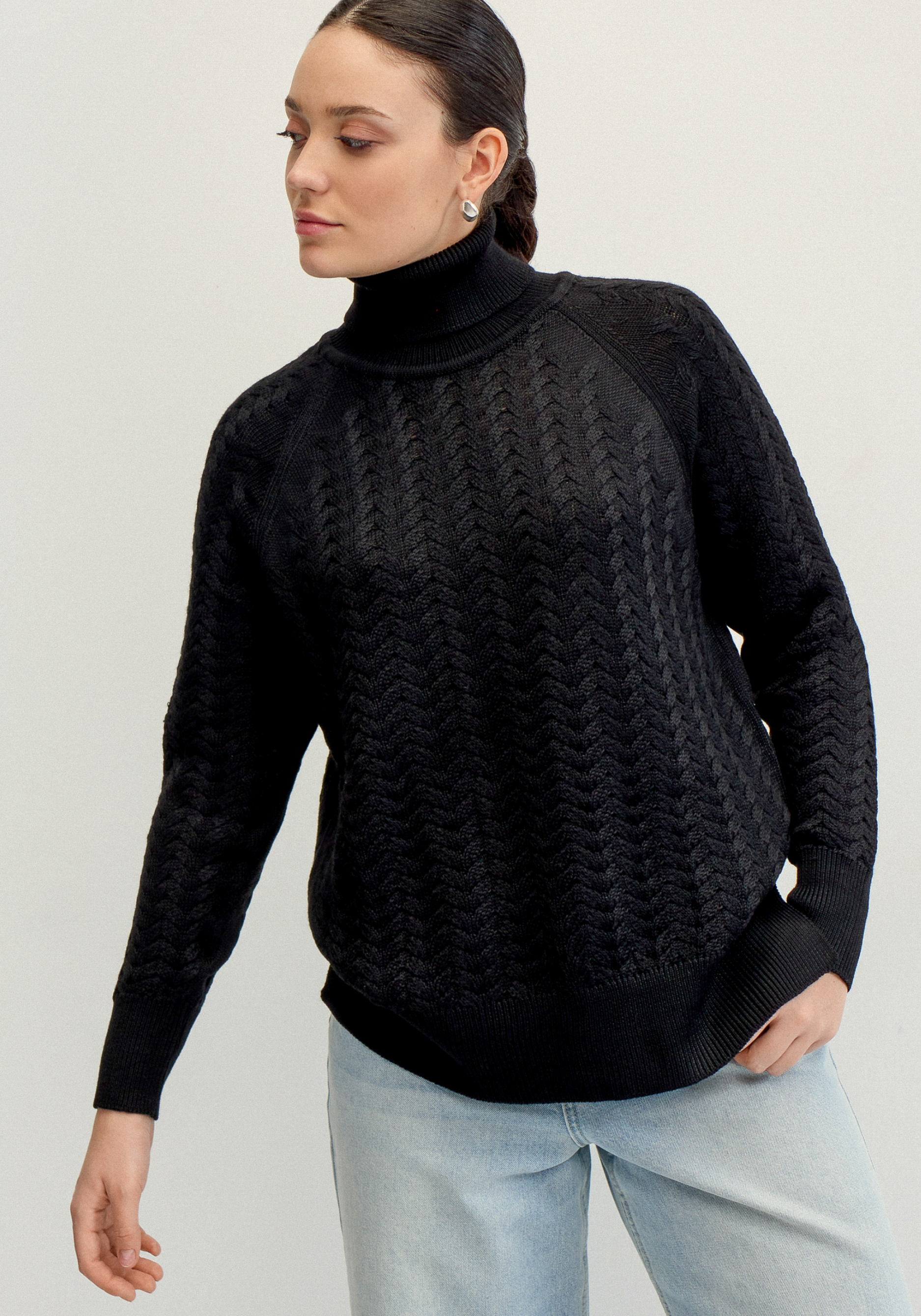 

Свитер вязаный с косами и высоким горлом, Черный