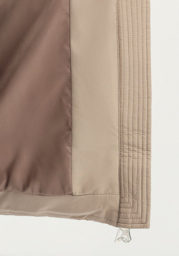 Пуховик с боковыми карманами на молнии шир.  580, рис. 19