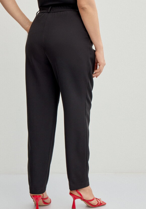 Брюки прямого кроя из костюмной ткани шир.  580, рис. 9