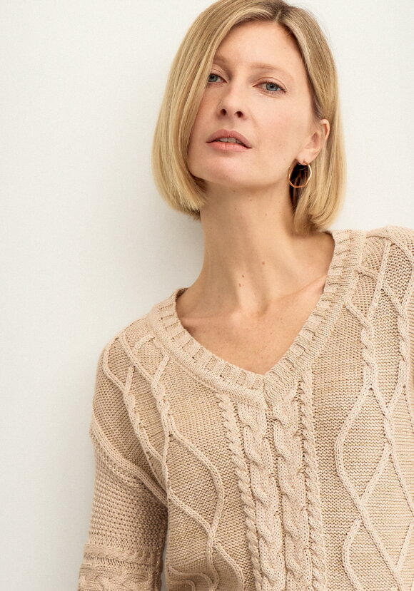 Джемпер женский с рисунком косы и араны шир.  580, рис. 31