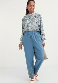 Брюки-бананы с вышивкой