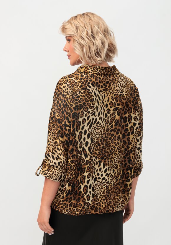 Блуза с патами на рукавах и брошью шир.  580, рис. 3