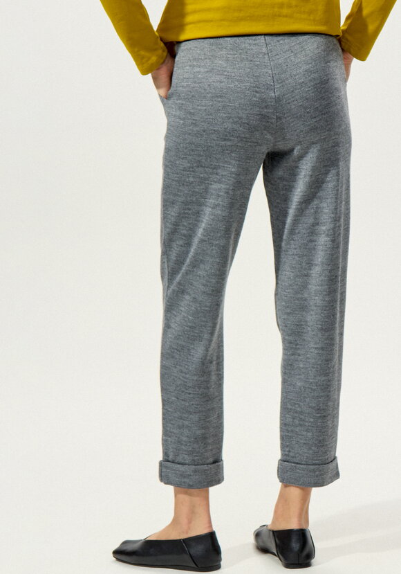 Брюки зауженные книзу шир.  580, рис. 22