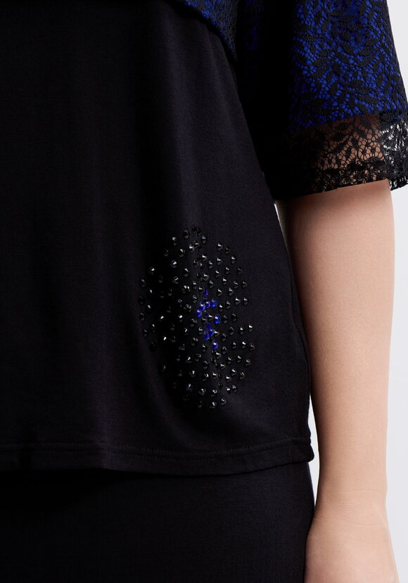 Костюм: блуза и юбка с гипюровыми вставками шир.  580, рис. 12