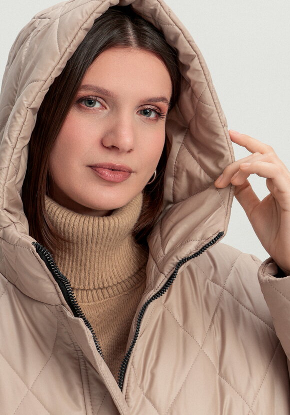 Куртка на молнии со стежкой ромбами шир.  580, рис. 45