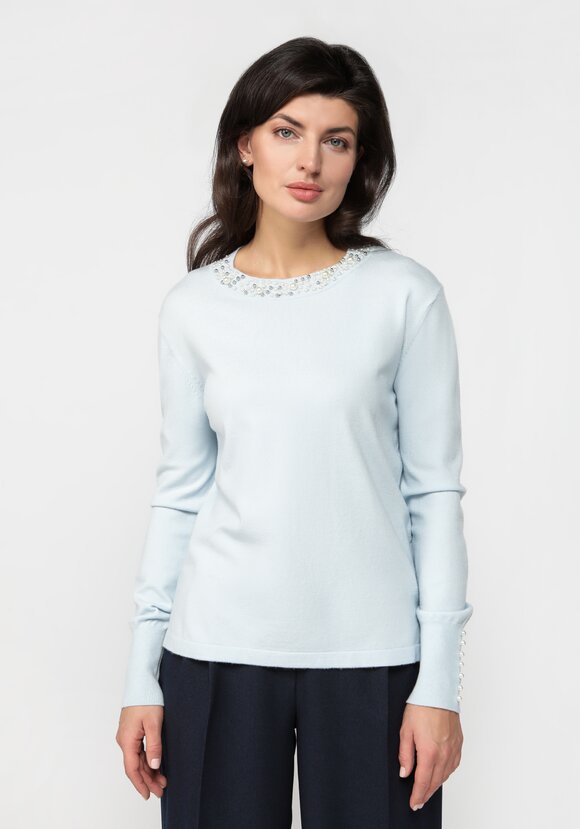 Джемпер с декором из жемчуга по горловине шир.  580, рис. 25