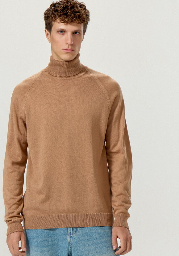 Джемпер вязаный с высокой горловиной шир.  580, рис. 34