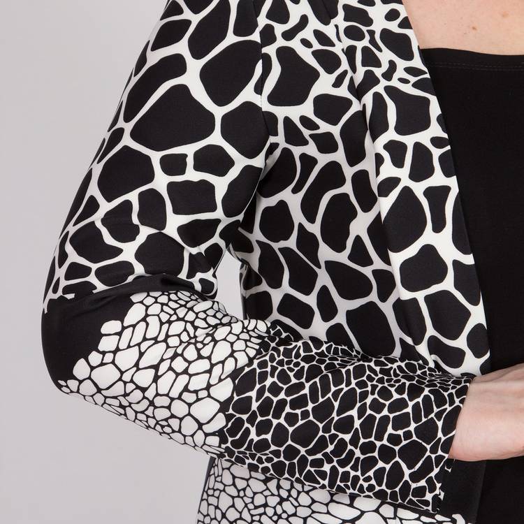 Блуза с эффектом двойки и монохромным принтом шир.  750, рис. 17