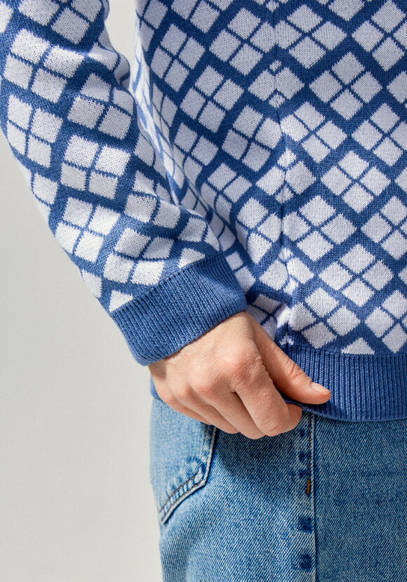 Джемпер женский с V-образным вырезом шир.  580, рис. 11