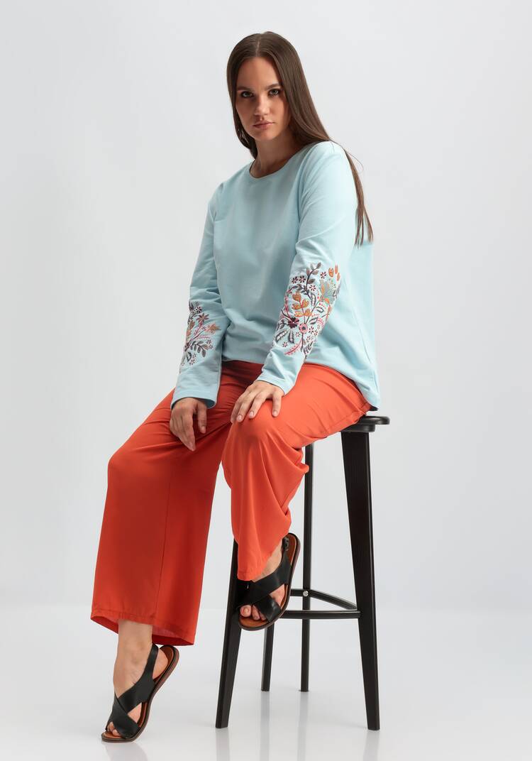 Лонгслив с вышивкой на рукавах шир.  750, рис. 17