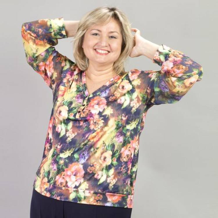 Трикотажная блуза с шифоновыми рукавами и цветочным принтом шир.  750, рис. 1