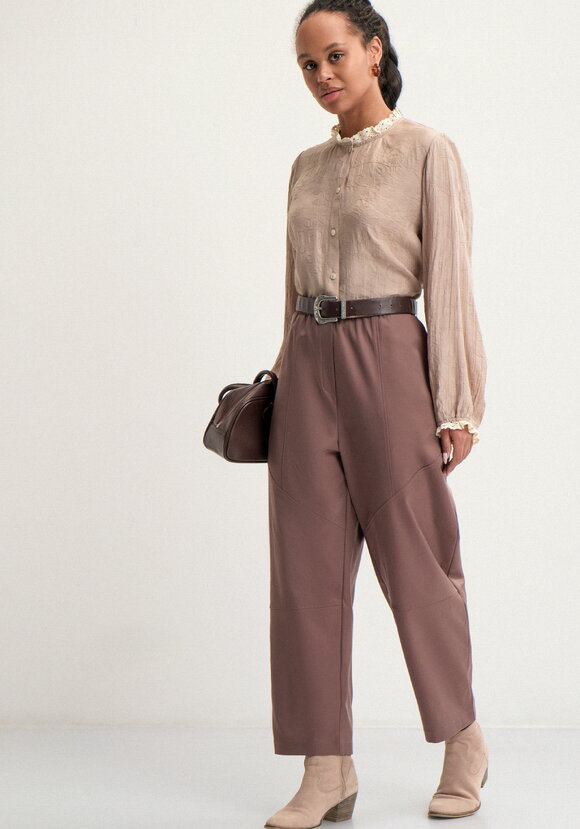 Брюки бананы с конструктивными линиями шир.  580, рис. 7