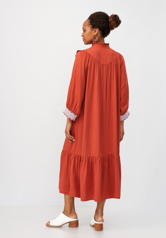 Платье с кружевом и ярусом по низу шир.  580, рис. 10