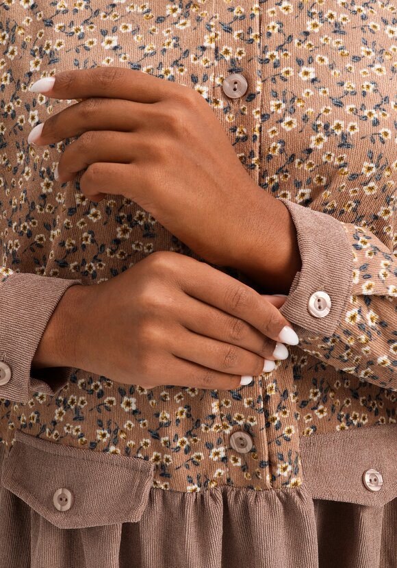 Платье комбинированное с воротником-стойкой шир.  580, рис. 22