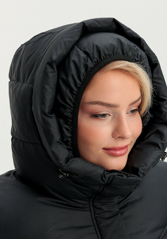 Пуховик стеганый свободного кроя с капюшоном шир.  580, рис. 35