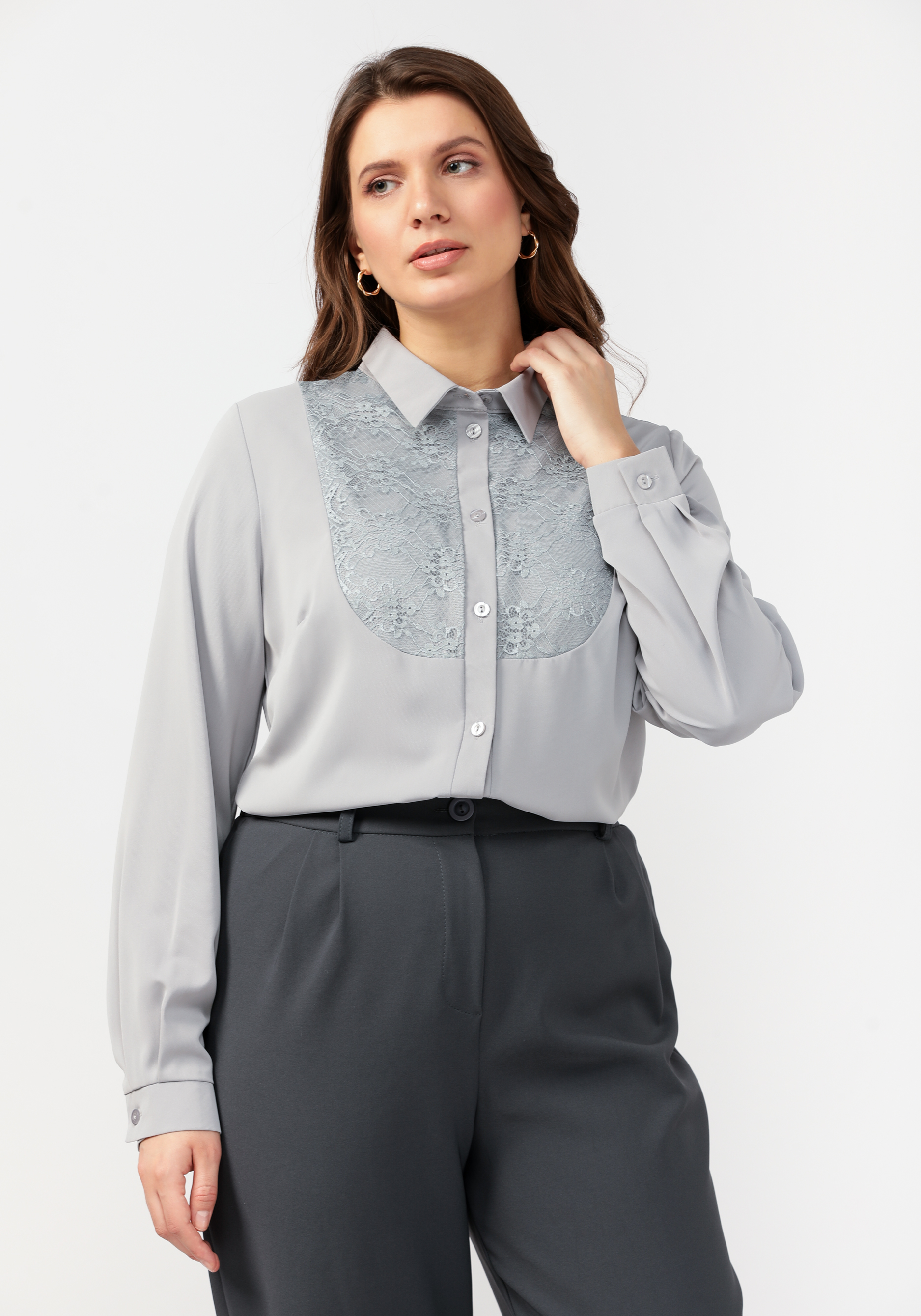 блуза с гофрированной вставкой Блуза прямого силуэта с гипюровой вставкой