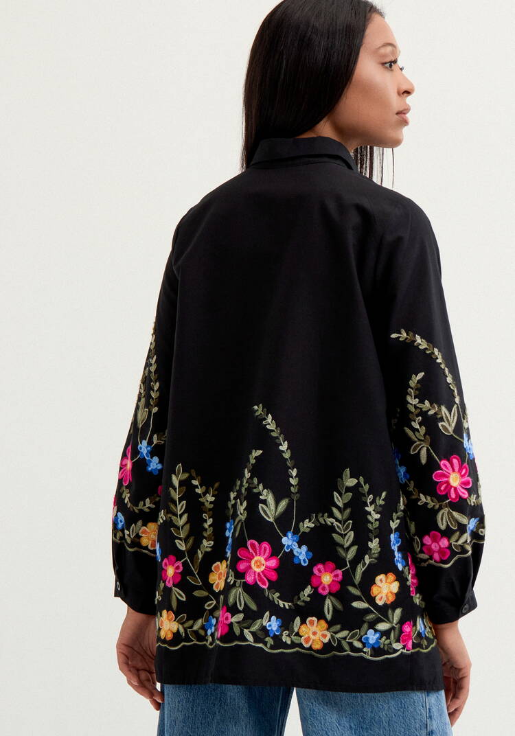 Рубашка с цветочной вышивкой шир.  750, рис. 3