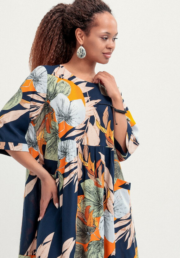Платье из штапеля с тропическим принтом шир.  580, рис. 2