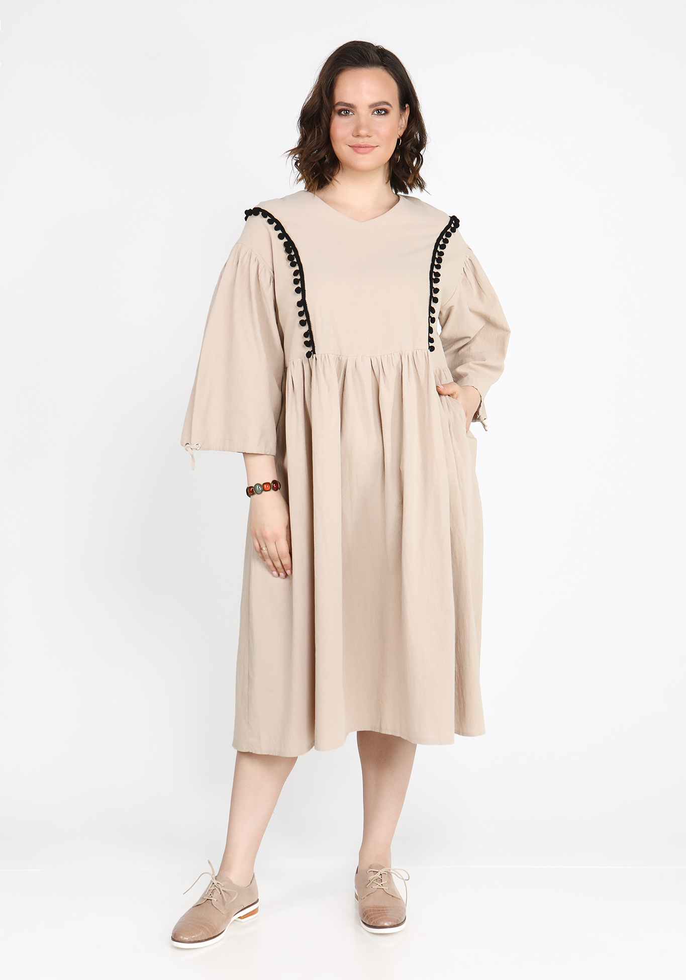 Платье с тесьмой и помпонами