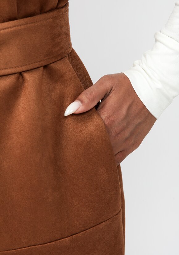 Жилет из экозамши с воротником апаш шир.  580, рис. 10