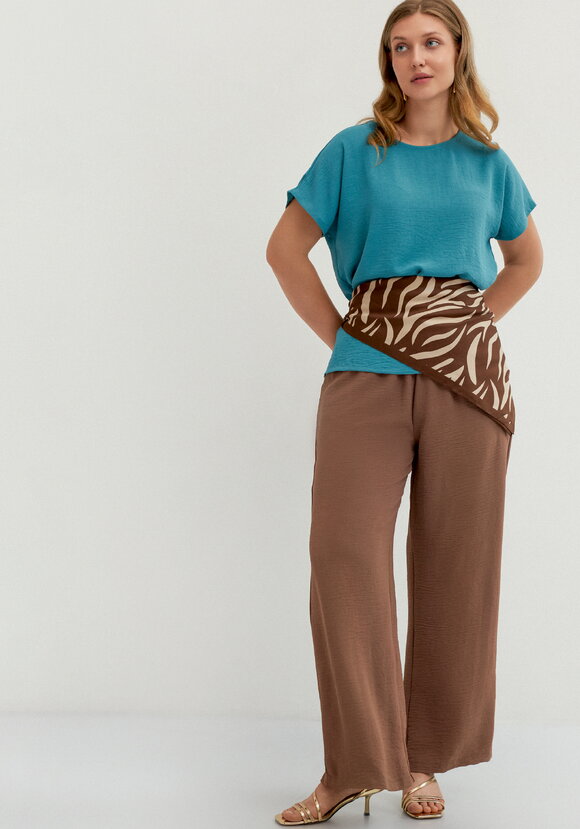 Блуза свободная со спущенным плечом шир.  580, рис. 23