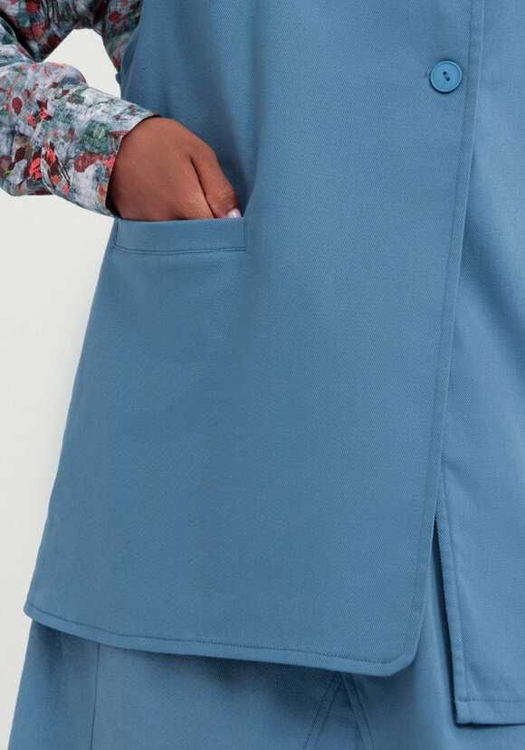 Жилет с асимметричной застежкой шир.  580, рис. 23