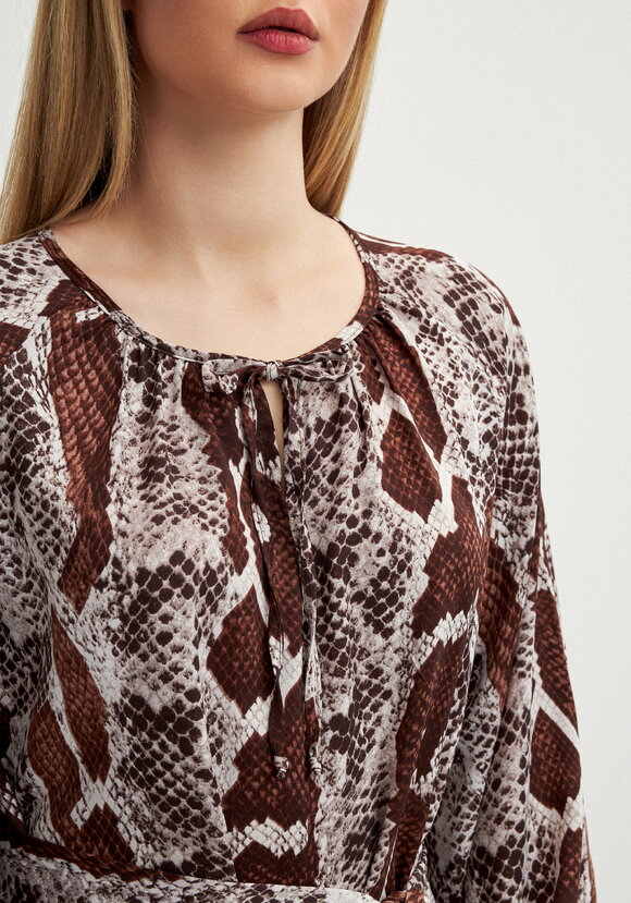 Платье с анималистичным принтом Дана шир.  580, рис. 13