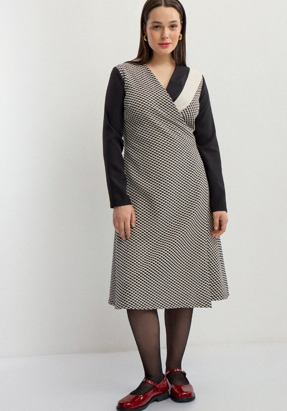 Платье на запах с V-образным вырезом шир.  580, рис. 4