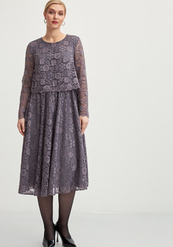 Платье из гипюра с отрезной кокеткой шир.  580, рис. 15