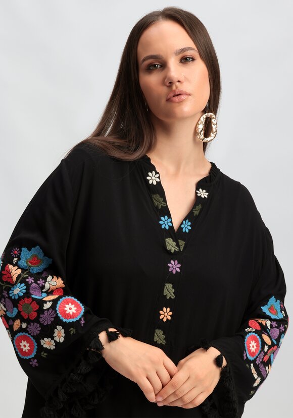 Платье ярусное с вышивкой и бахромой шир.  580, рис. 7