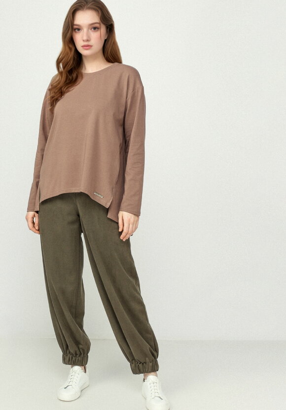 Туника свободного силуэта с разрезами шир.  580, рис. 23