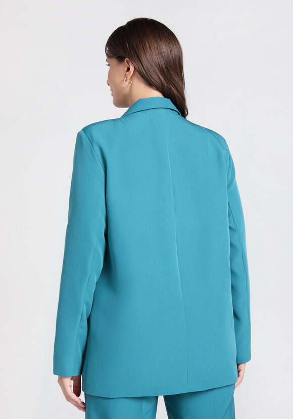 Жакет двубортный на подкладке шир.  580, рис. 26