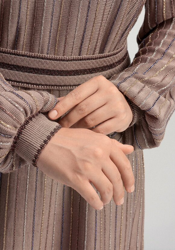 Платье с полосами из метанити шир.  580, рис. 14