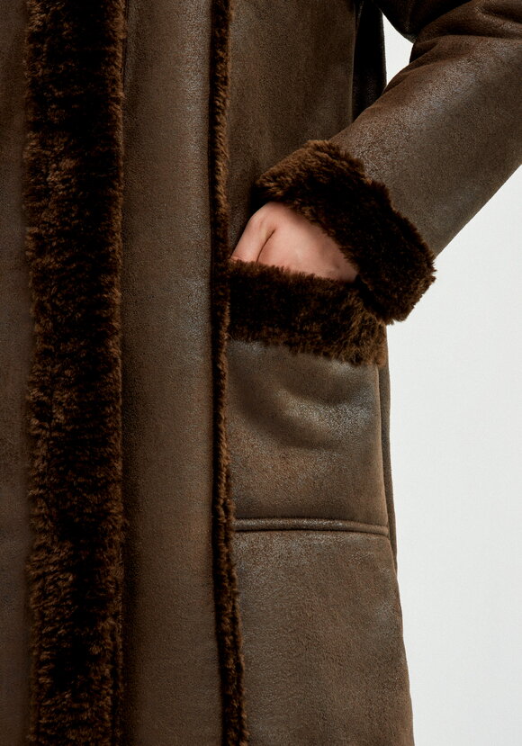 Полупальто с экомехом Раиля шир.  580, рис. 16