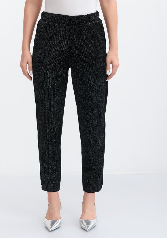 Брюки свободного кроя с защипами шир.  580, рис. 15