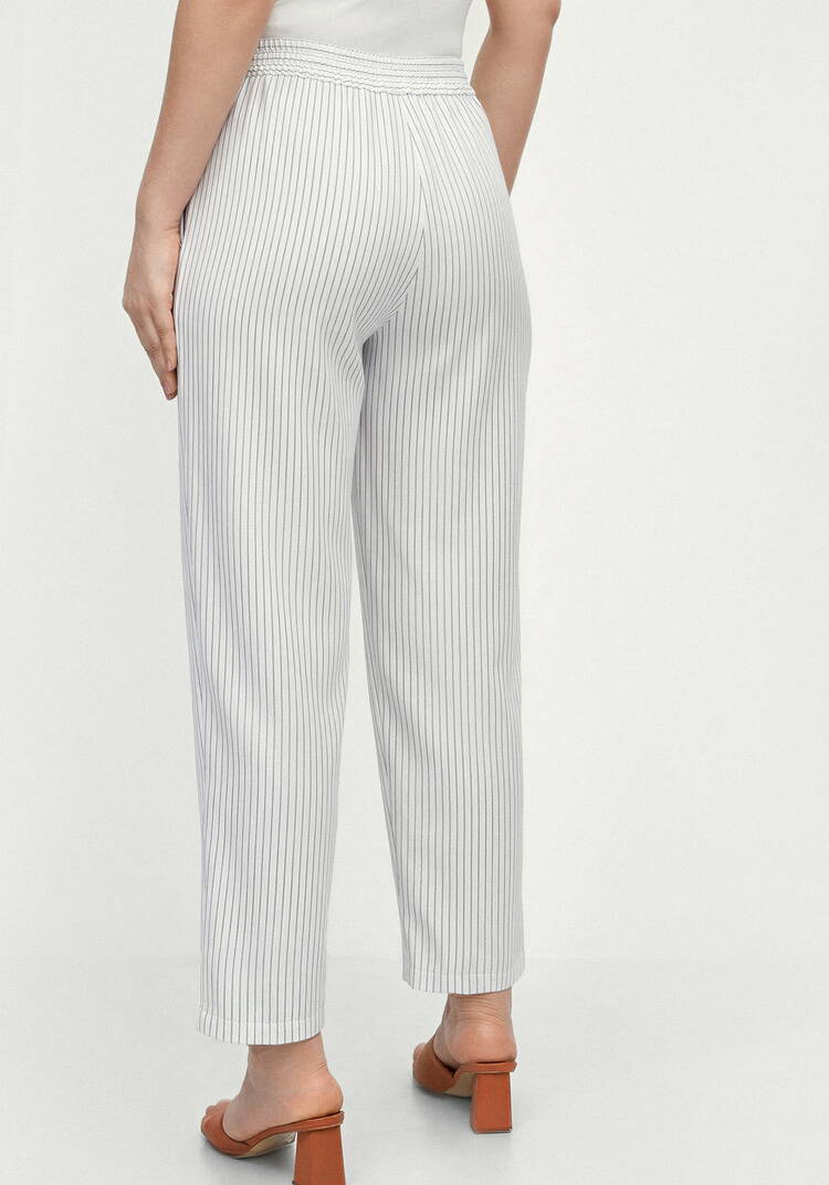 Костюм из жакета и брюк в полоску шир.  750, рис. 23