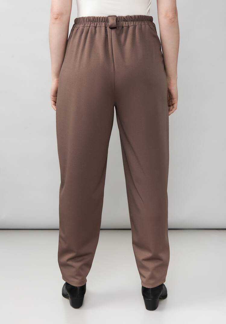 Брюки женские со сборкой на карманах шир.  750, рис. 10