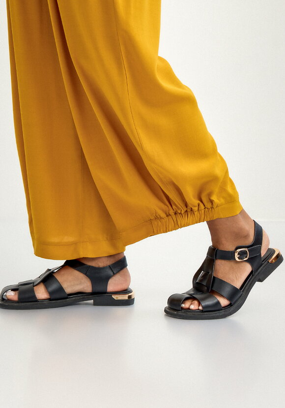 Брюки свободного кроя на резинке по низу шир.  580, рис. 14