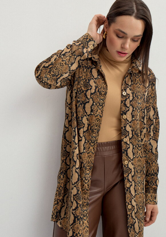 Рубашка удлинённая с анималистичным принтом шир.  580, рис. 7