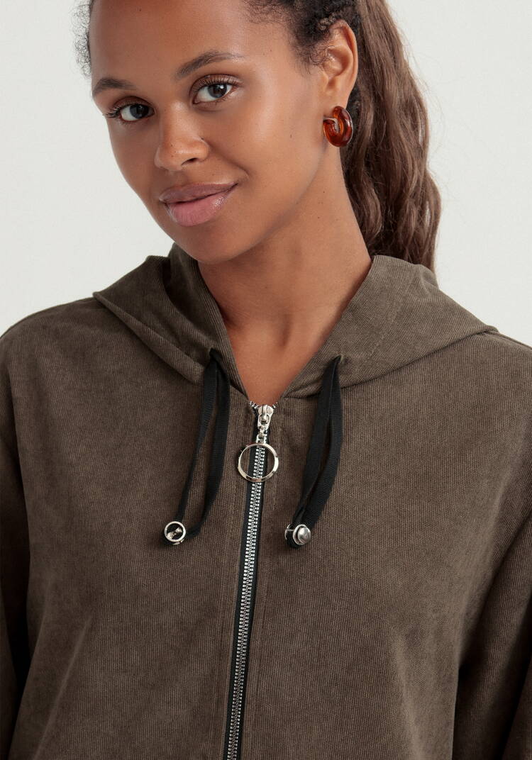 Куртка вельветовая с капюшоном на молнии шир.  750, рис. 21