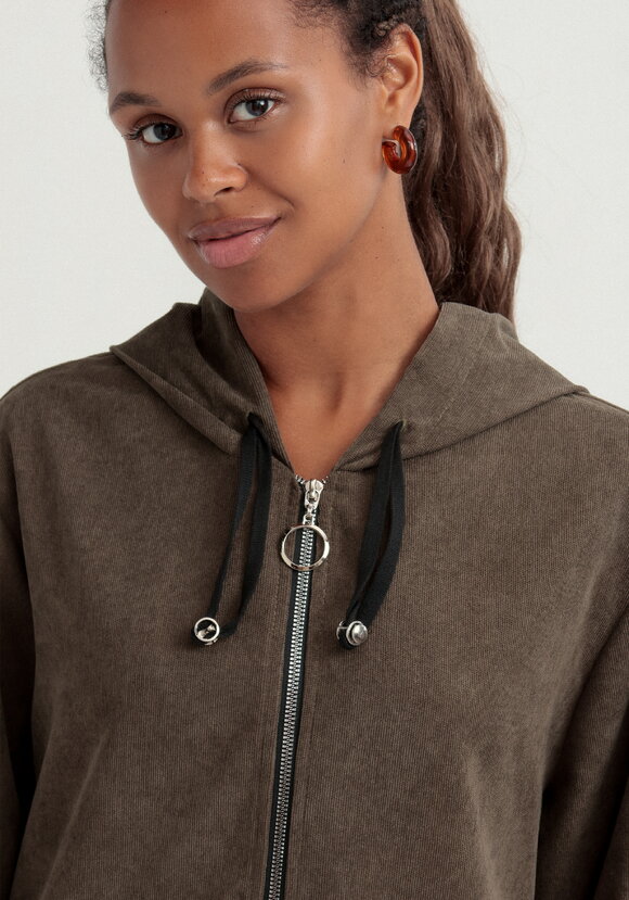 Куртка вельветовая с капюшоном на молнии шир.  580, рис. 21