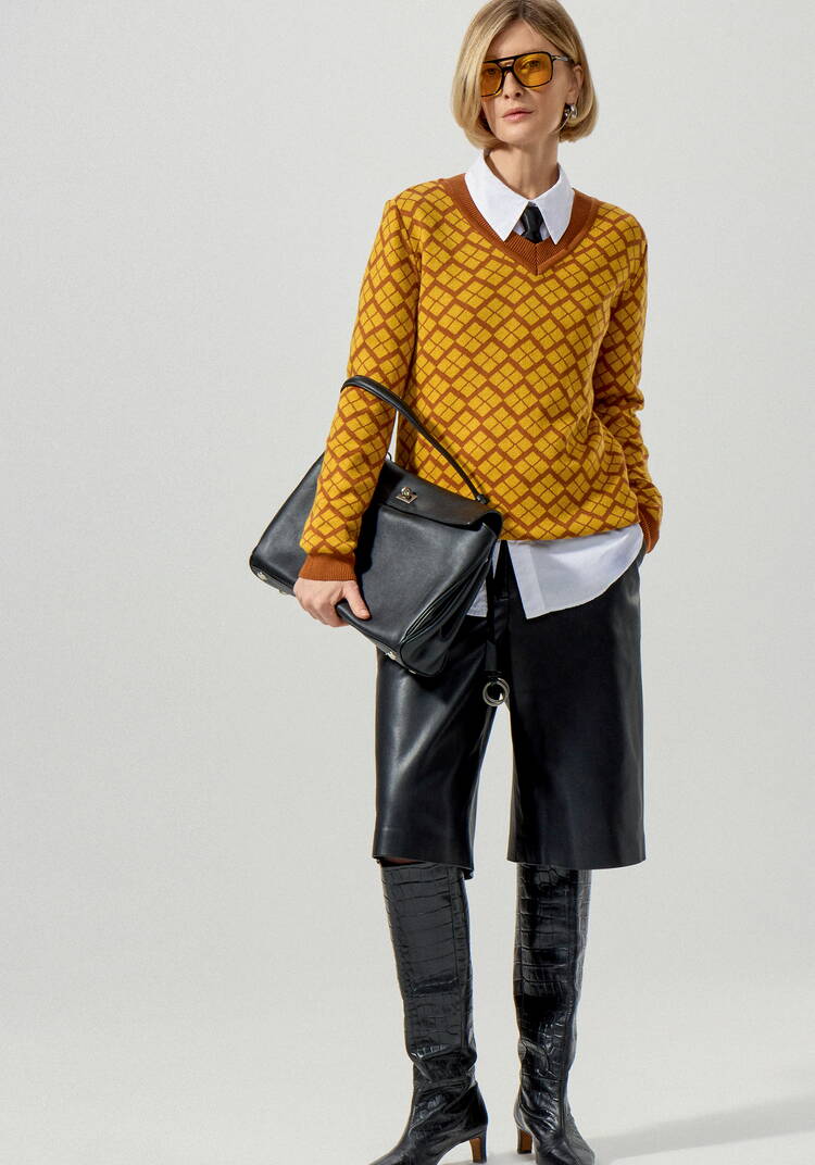 Джемпер женский с V-образным вырезом шир.  750, рис. 28