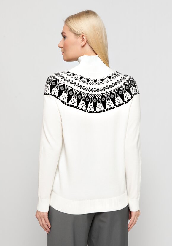 Джемпер с орнаментом на груди шир.  580, рис. 3