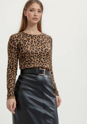 Лонгслив с анималистичным принтом