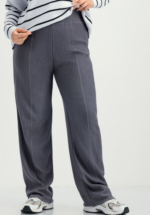 Брюки прямые вязаные со стрелкой шир.  580, рис. 16