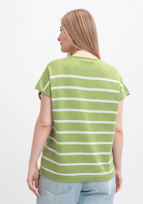 Блуза в полоску с рисунком шир.  580, рис. 38