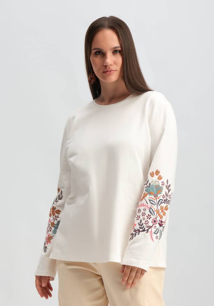 Лонгслив с вышивкой на рукавах шир.  750, рис. 7