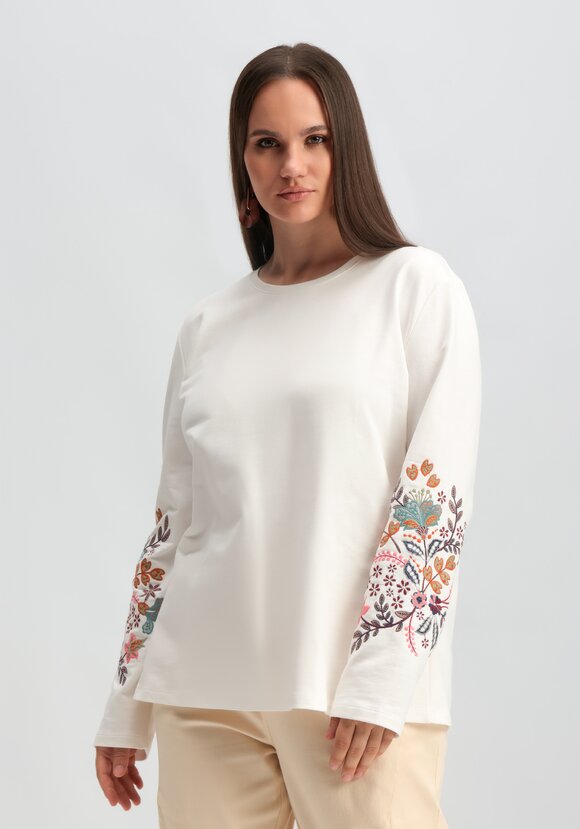 Лонгслив с вышивкой на рукавах шир.  580, рис. 7