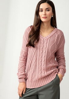 Джемпер женский с рисунком косы и араны